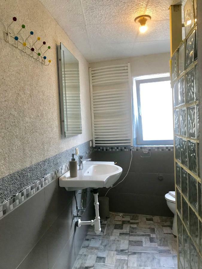 Ferienwohnung In Ediger Eller Esterno foto